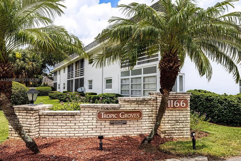 For Rent: $1,950 (2 beds, 2 baths, 1040 Square Feet)