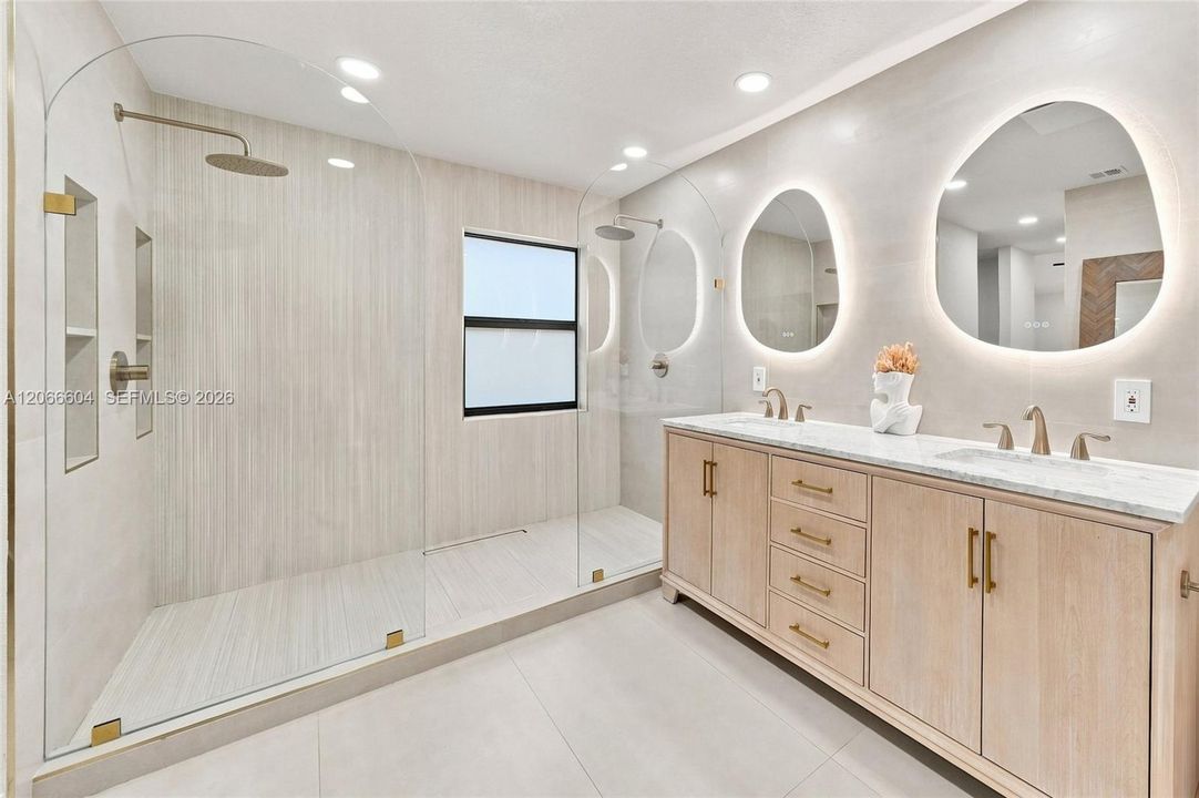 На продажу: $829,900 (4 спален, 2 ванн, 2049 Квадратных фут)