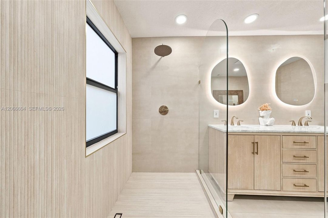 На продажу: $829,900 (4 спален, 2 ванн, 2049 Квадратных фут)
