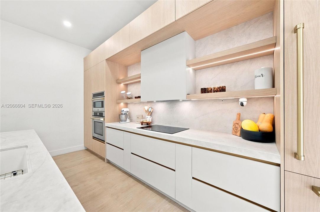 На продажу: $829,900 (4 спален, 2 ванн, 2049 Квадратных фут)