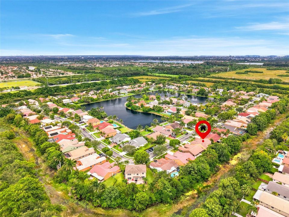 На продажу: $829,900 (4 спален, 2 ванн, 2049 Квадратных фут)