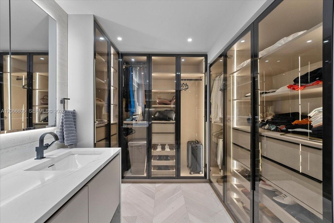 В аренду: $22,000 (3 спален, 3 ванн, 3120 Квадратных фут)
