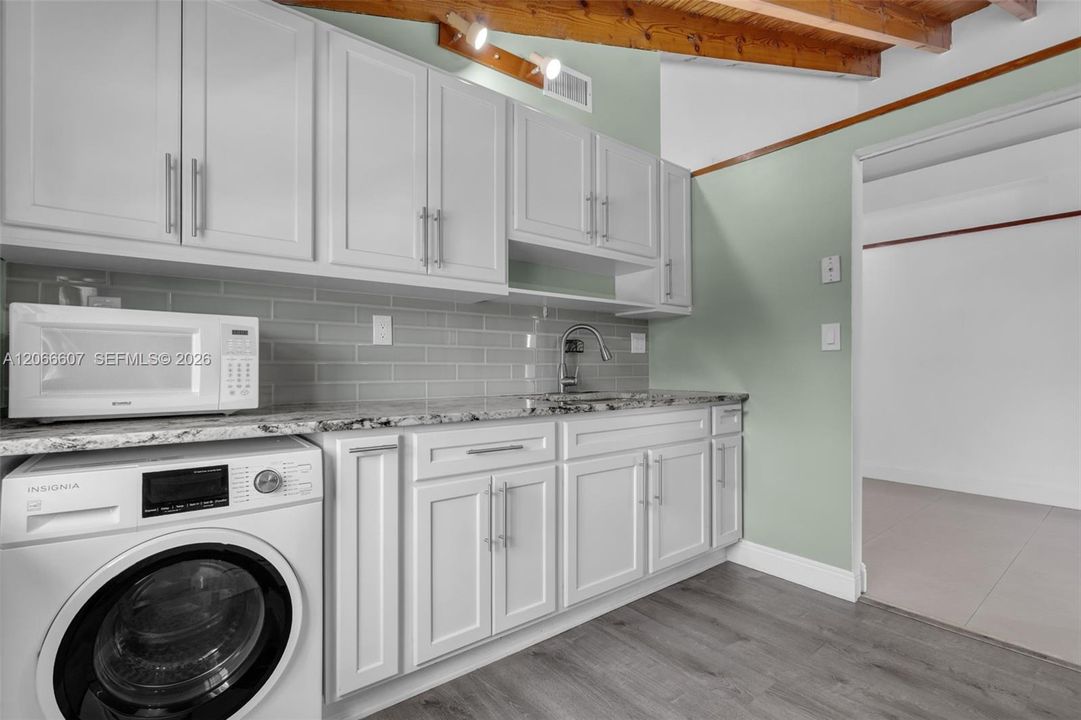 For Sale: $405,000 (3 beds, 2 baths, 1360 Square Feet)