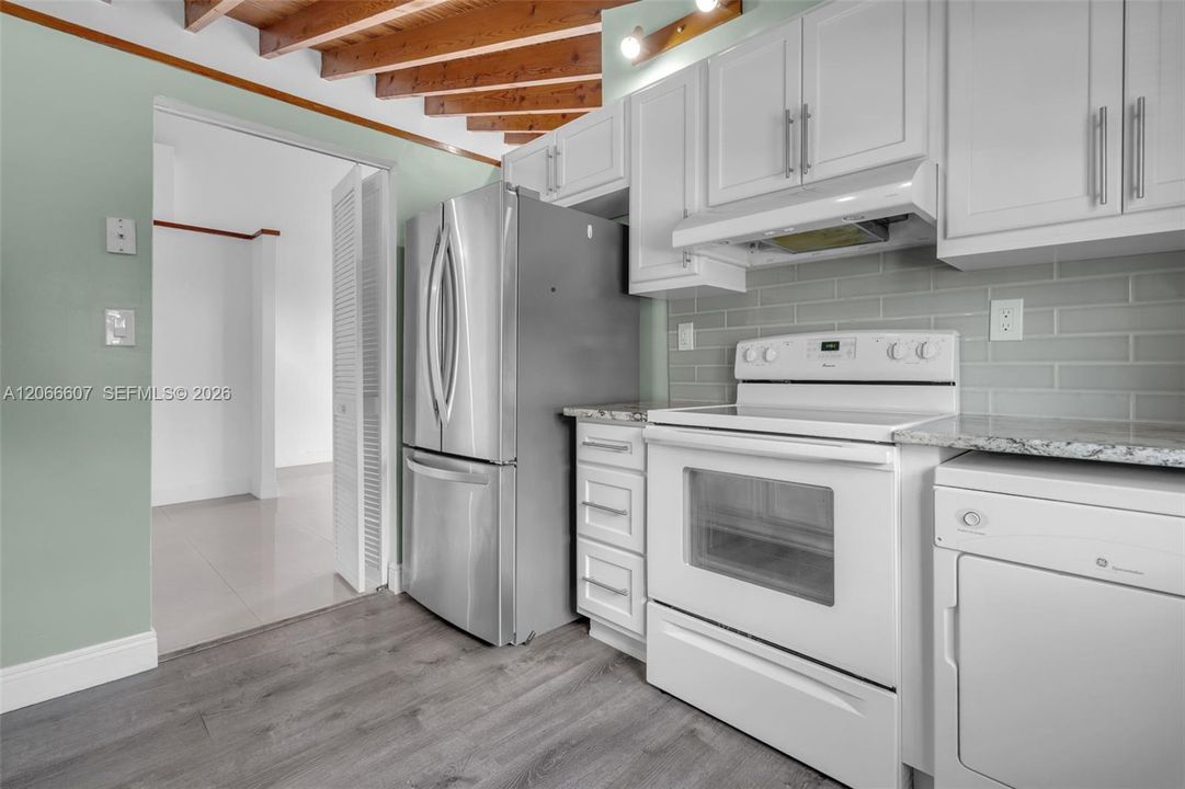 For Sale: $405,000 (3 beds, 2 baths, 1360 Square Feet)