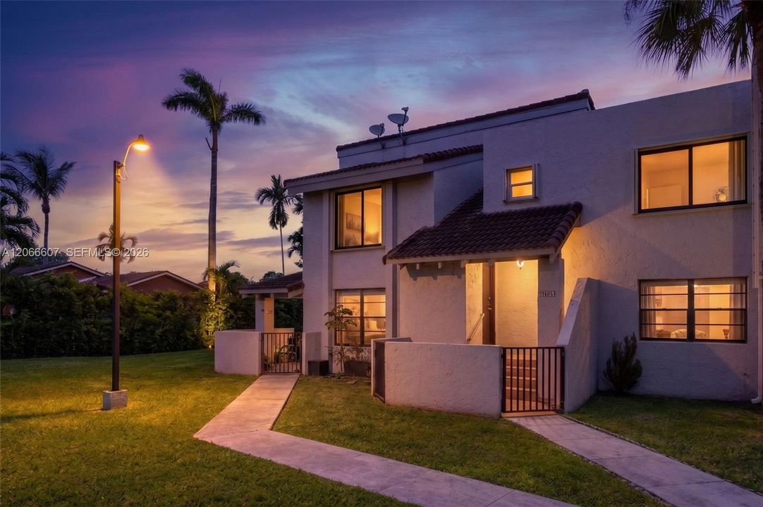 For Sale: $405,000 (3 beds, 2 baths, 1360 Square Feet)
