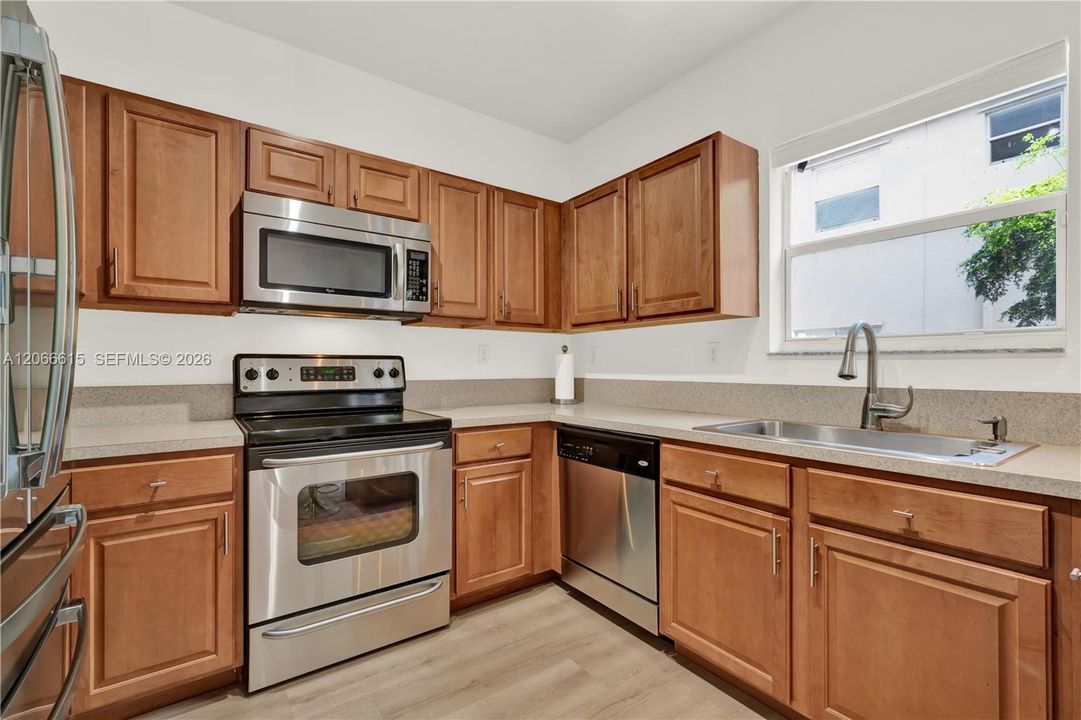 В аренду: $2,800 (3 спален, 2 ванн, 1416 Квадратных фут)