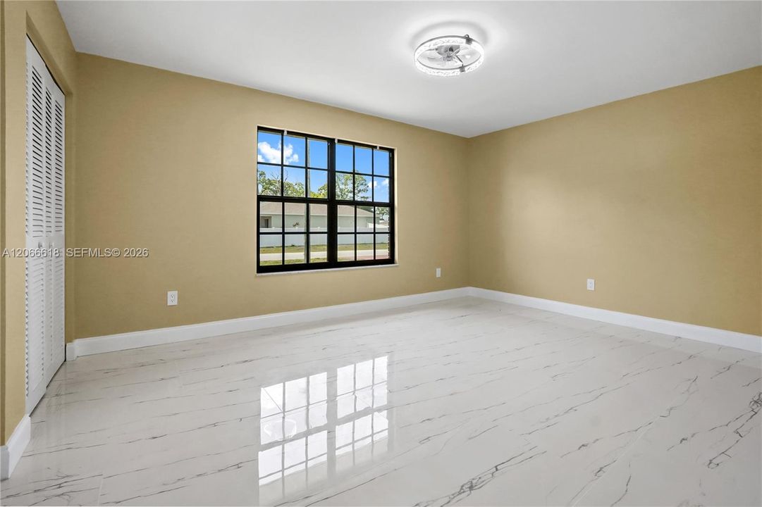 Activo con contrato: $364,900 (3 camas, 2 baños, 1744 Pies cuadrados)