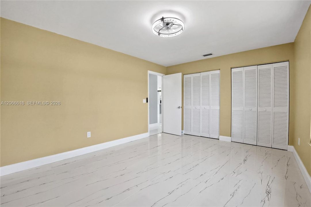 Activo con contrato: $364,900 (3 camas, 2 baños, 1744 Pies cuadrados)