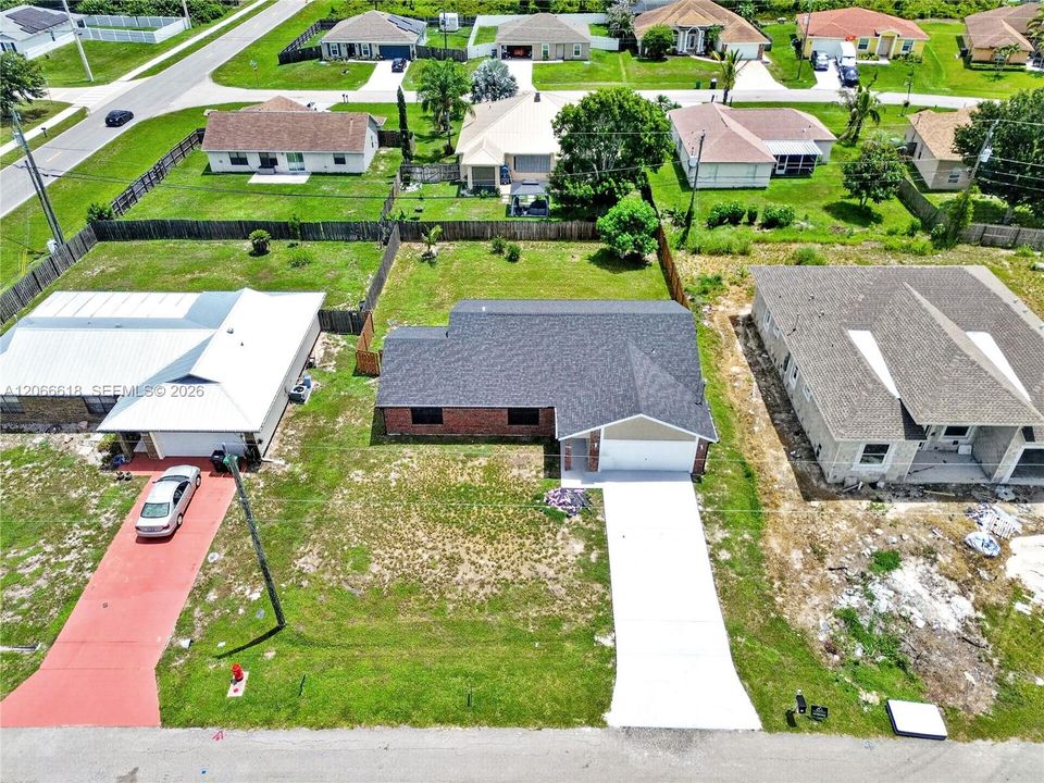 Activo con contrato: $364,900 (3 camas, 2 baños, 1744 Pies cuadrados)