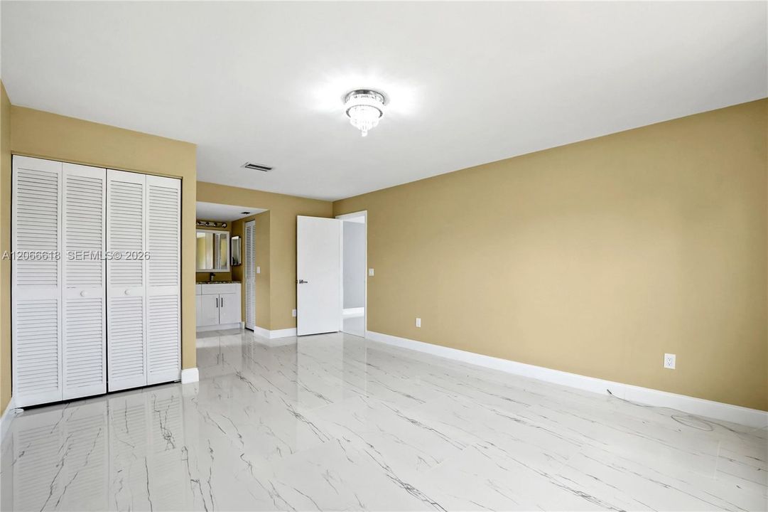Activo con contrato: $364,900 (3 camas, 2 baños, 1744 Pies cuadrados)