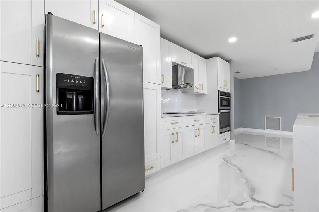 Activo con contrato: $364,900 (3 camas, 2 baños, 1744 Pies cuadrados)