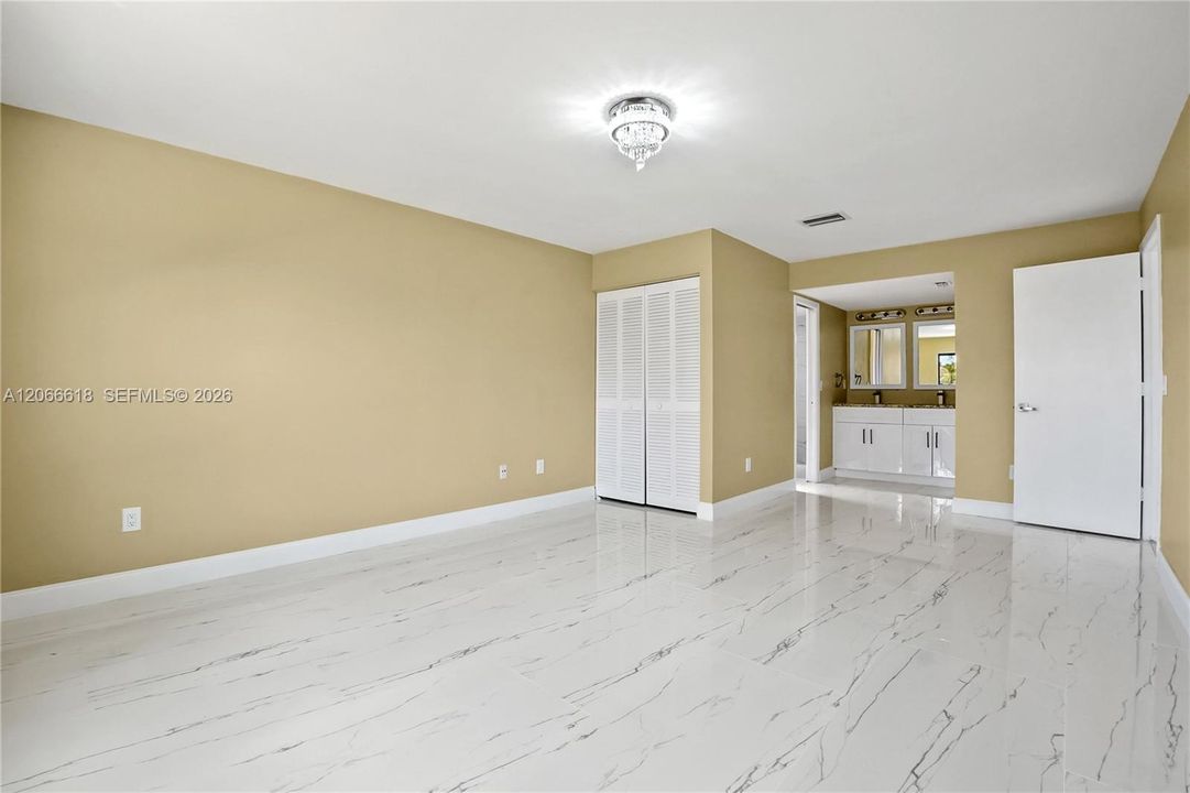 Activo con contrato: $364,900 (3 camas, 2 baños, 1744 Pies cuadrados)