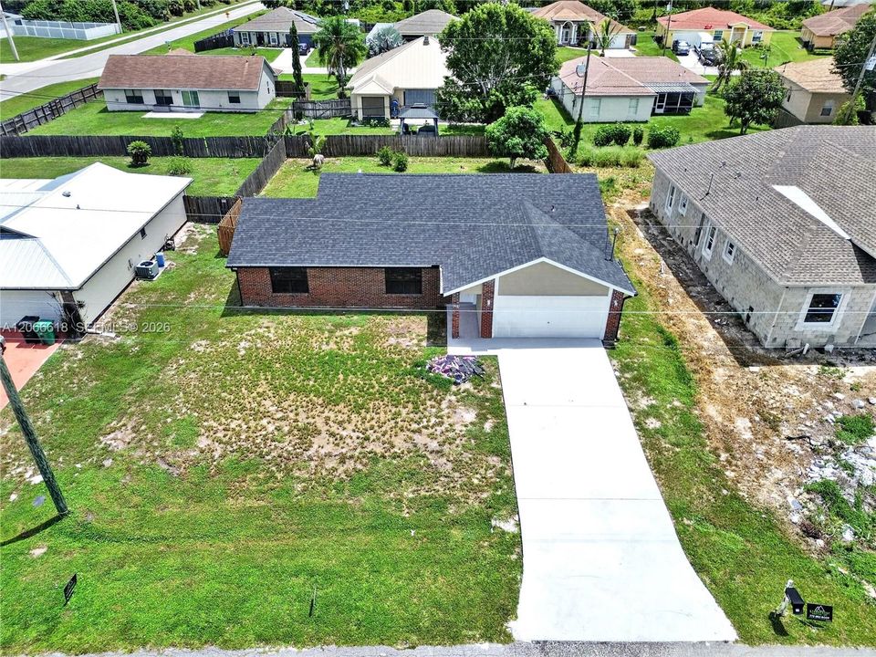 Activo con contrato: $364,900 (3 camas, 2 baños, 1744 Pies cuadrados)