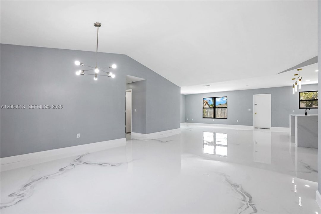 Activo con contrato: $364,900 (3 camas, 2 baños, 1744 Pies cuadrados)