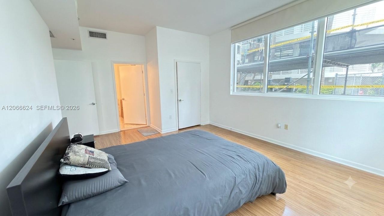 For Sale: $395,000 (2 beds, 2 baths, 1006 Square Feet)