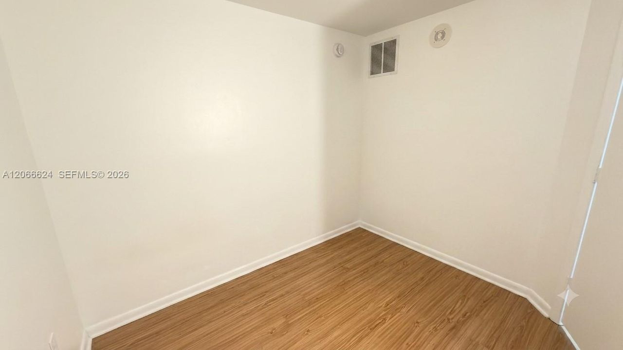 For Sale: $395,000 (2 beds, 2 baths, 1006 Square Feet)