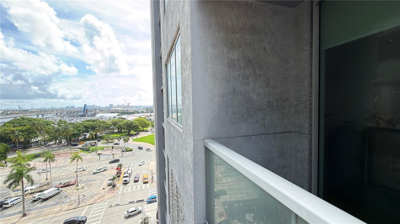 For Sale: $395,000 (2 beds, 2 baths, 1006 Square Feet)