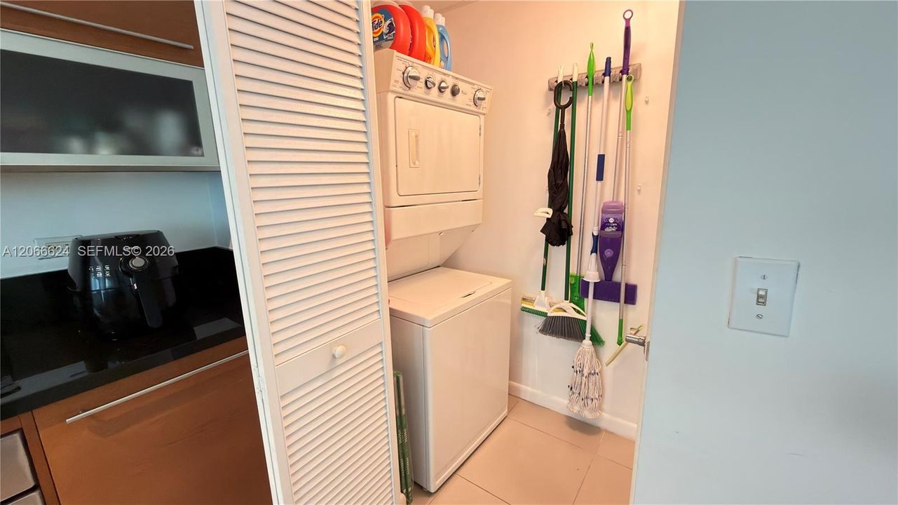 For Sale: $395,000 (2 beds, 2 baths, 1006 Square Feet)