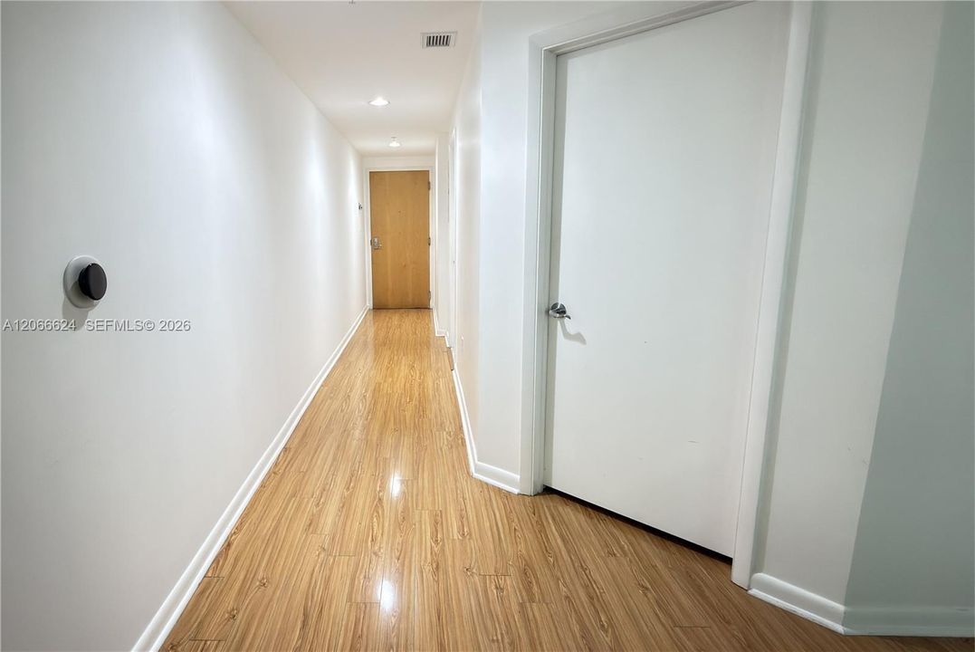 For Sale: $395,000 (2 beds, 2 baths, 1006 Square Feet)