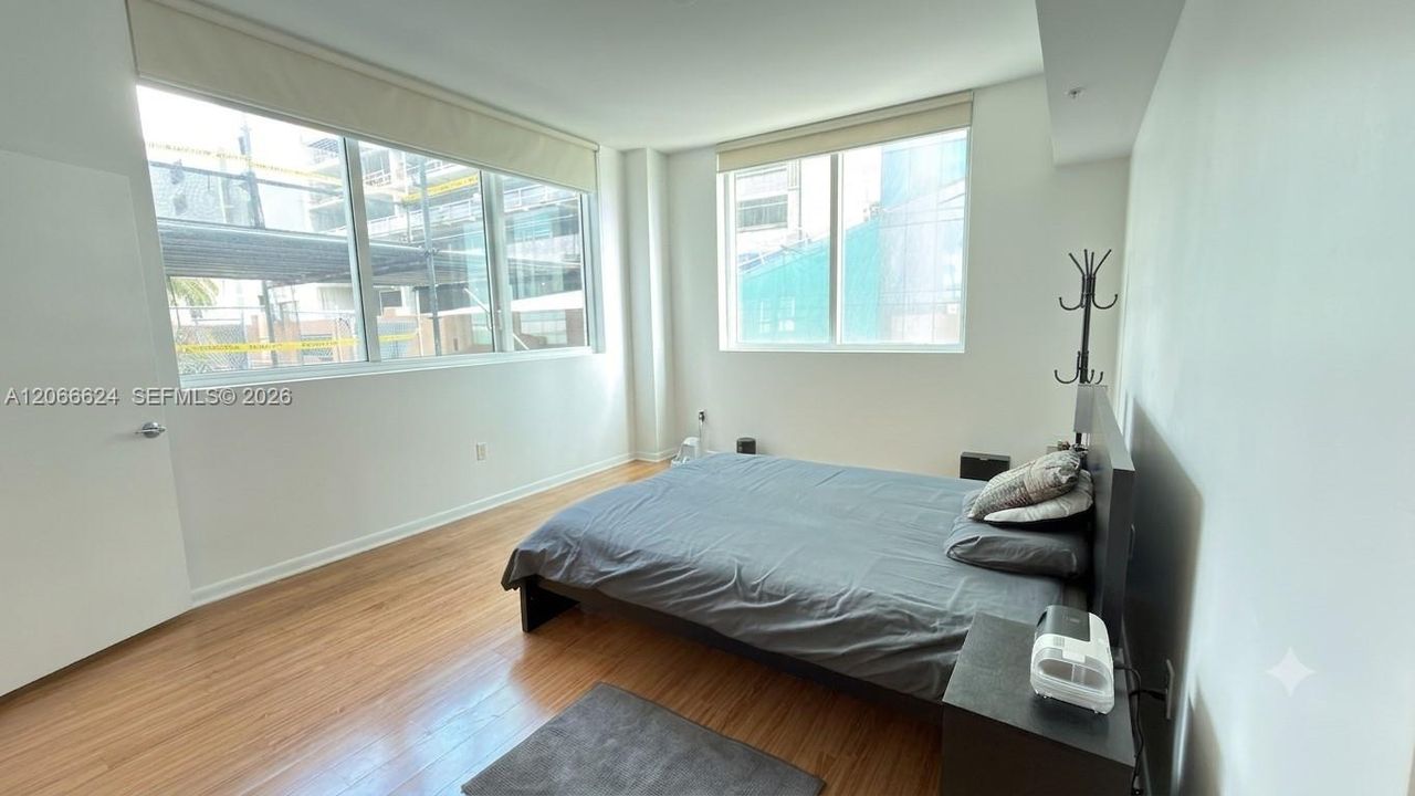 For Sale: $395,000 (2 beds, 2 baths, 1006 Square Feet)