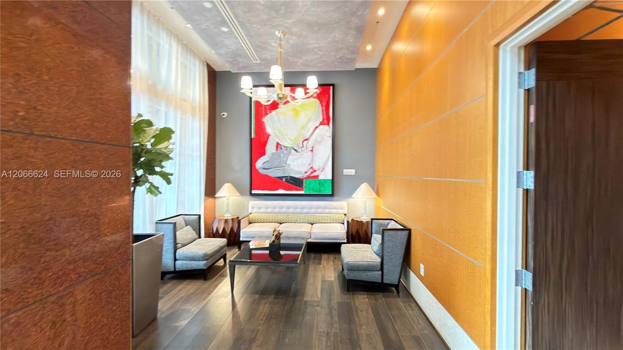 For Sale: $395,000 (2 beds, 2 baths, 1006 Square Feet)