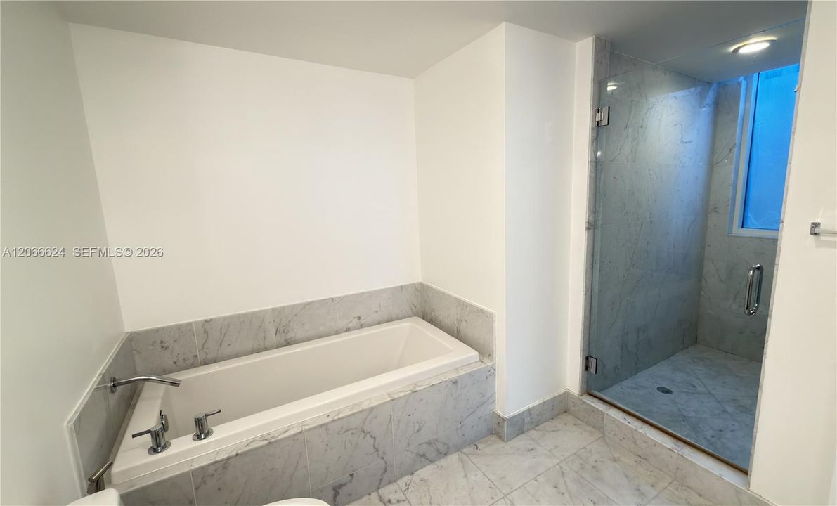 For Sale: $395,000 (2 beds, 2 baths, 1006 Square Feet)