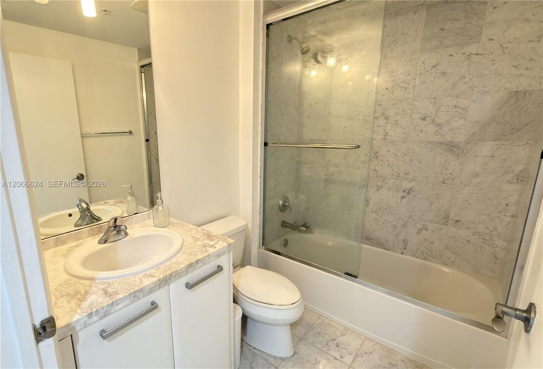 For Sale: $395,000 (2 beds, 2 baths, 1006 Square Feet)