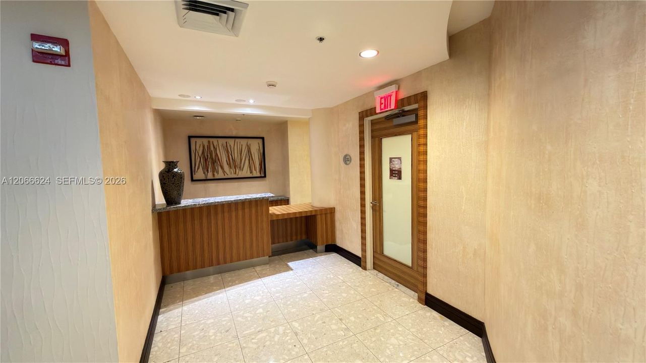 For Sale: $395,000 (2 beds, 2 baths, 1006 Square Feet)
