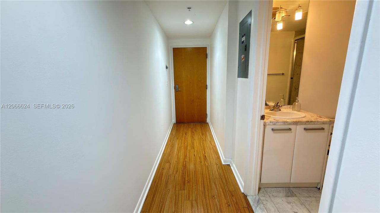 For Sale: $395,000 (2 beds, 2 baths, 1006 Square Feet)