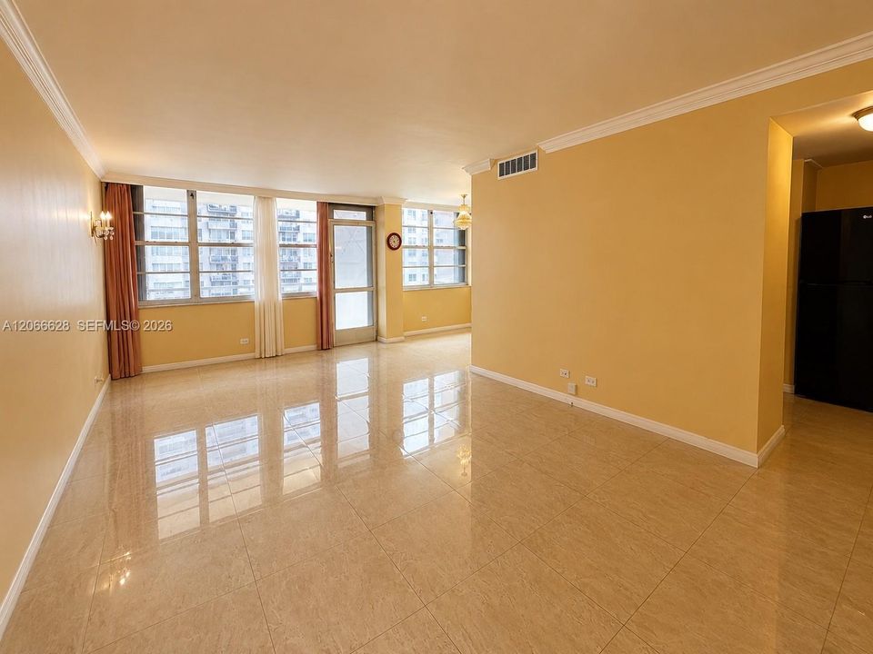 En Venta: $290,000 (1 camas, 1 baños, 943 Pies cuadrados)