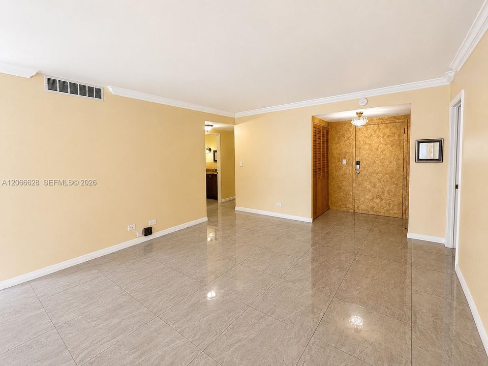 En Venta: $290,000 (1 camas, 1 baños, 943 Pies cuadrados)