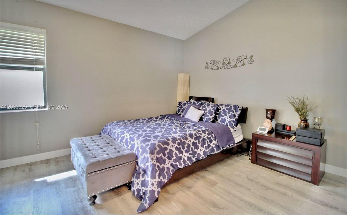 For Sale: $279,000 (2 beds, 2 baths, 1150 Square Feet)