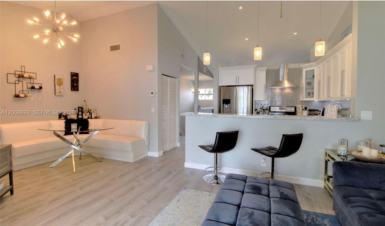 For Sale: $279,000 (2 beds, 2 baths, 1150 Square Feet)