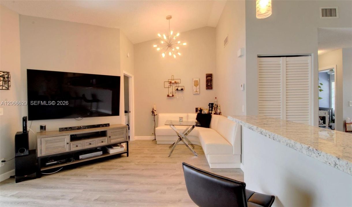 For Sale: $279,000 (2 beds, 2 baths, 1150 Square Feet)