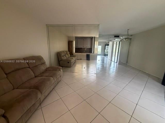 For Rent: $1,350 (1 beds, 1 baths, 720 Square Feet)