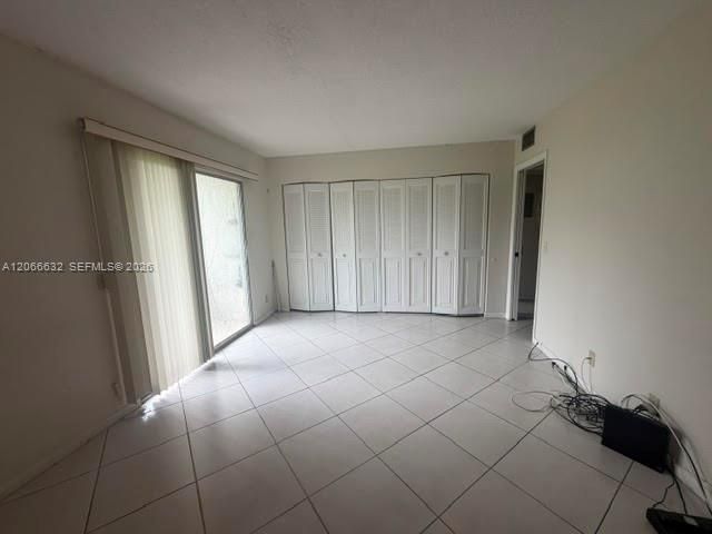 For Rent: $1,350 (1 beds, 1 baths, 720 Square Feet)