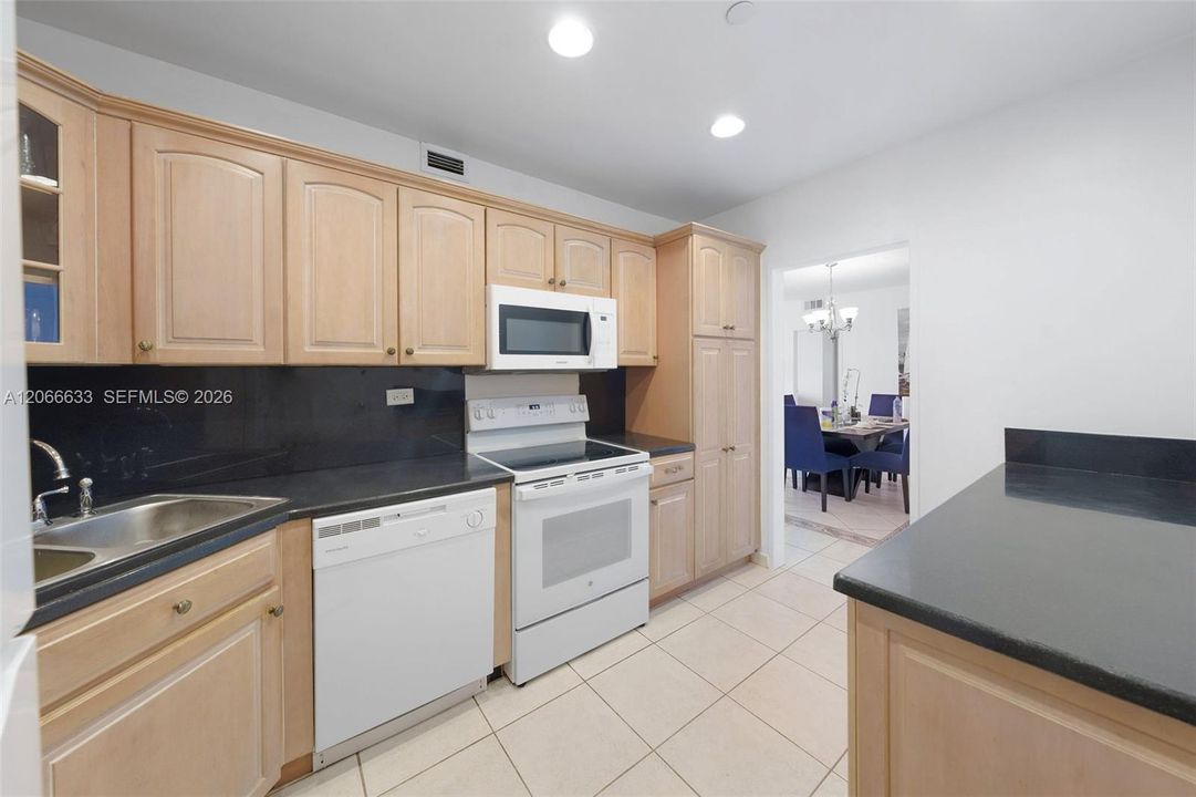 For Sale: $799,000 (2 beds, 2 baths, 1290 Square Feet)