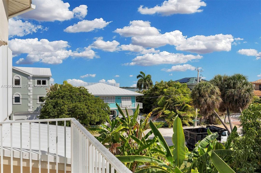 For Sale: $1,398,000 (3 beds, 2 baths, 2076 Square Feet)