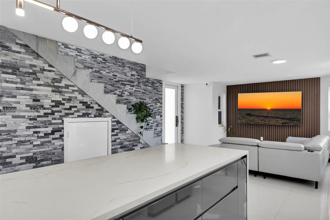 For Sale: $1,398,000 (3 beds, 2 baths, 2076 Square Feet)