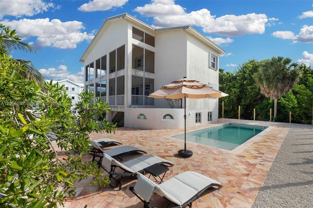 For Sale: $1,398,000 (3 beds, 2 baths, 2076 Square Feet)