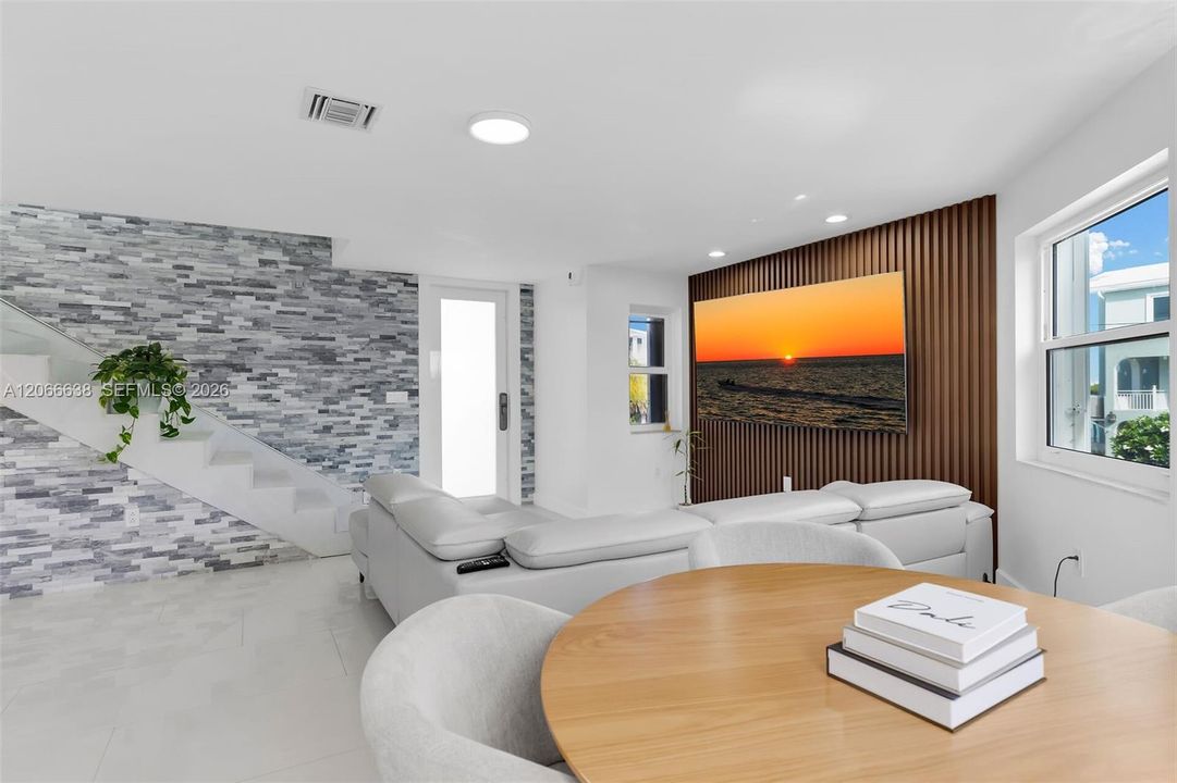 For Sale: $1,398,000 (3 beds, 2 baths, 2076 Square Feet)