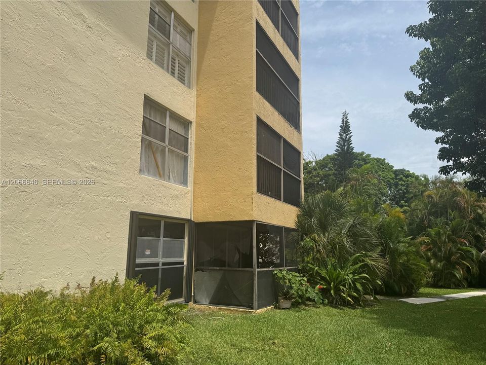For Sale: $264,500 (2 beds, 2 baths, 1194 Square Feet)