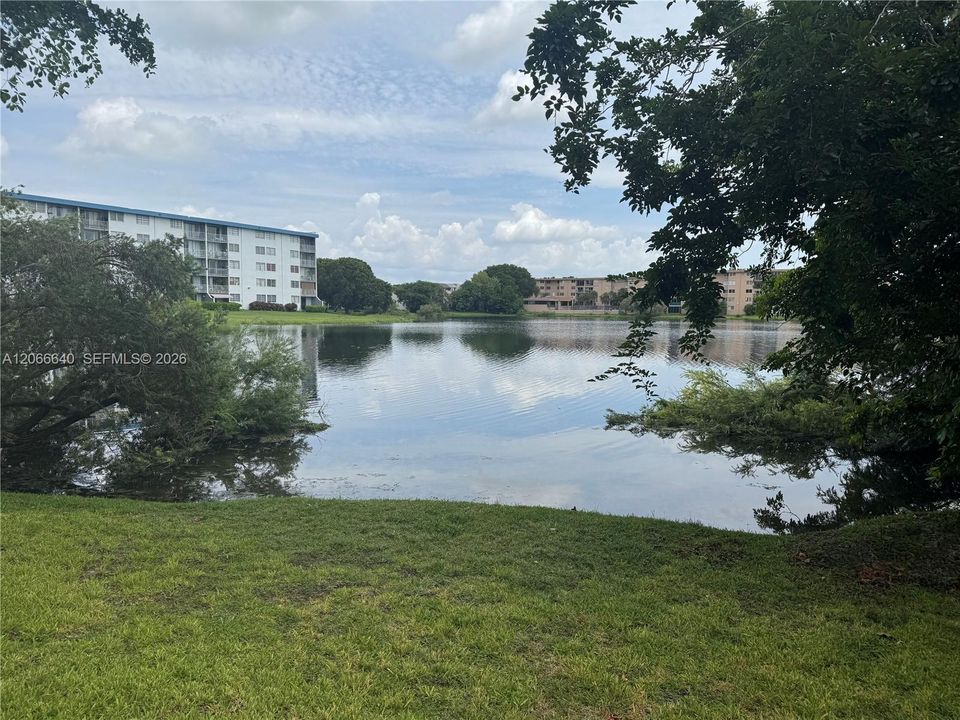 For Sale: $264,500 (2 beds, 2 baths, 1194 Square Feet)
