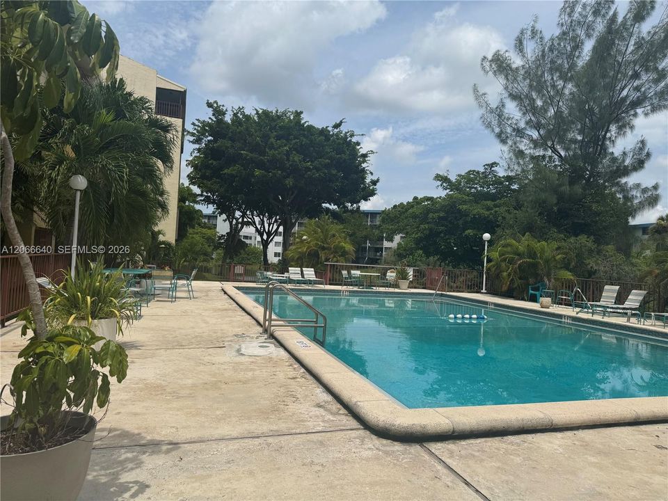 For Sale: $264,500 (2 beds, 2 baths, 1194 Square Feet)