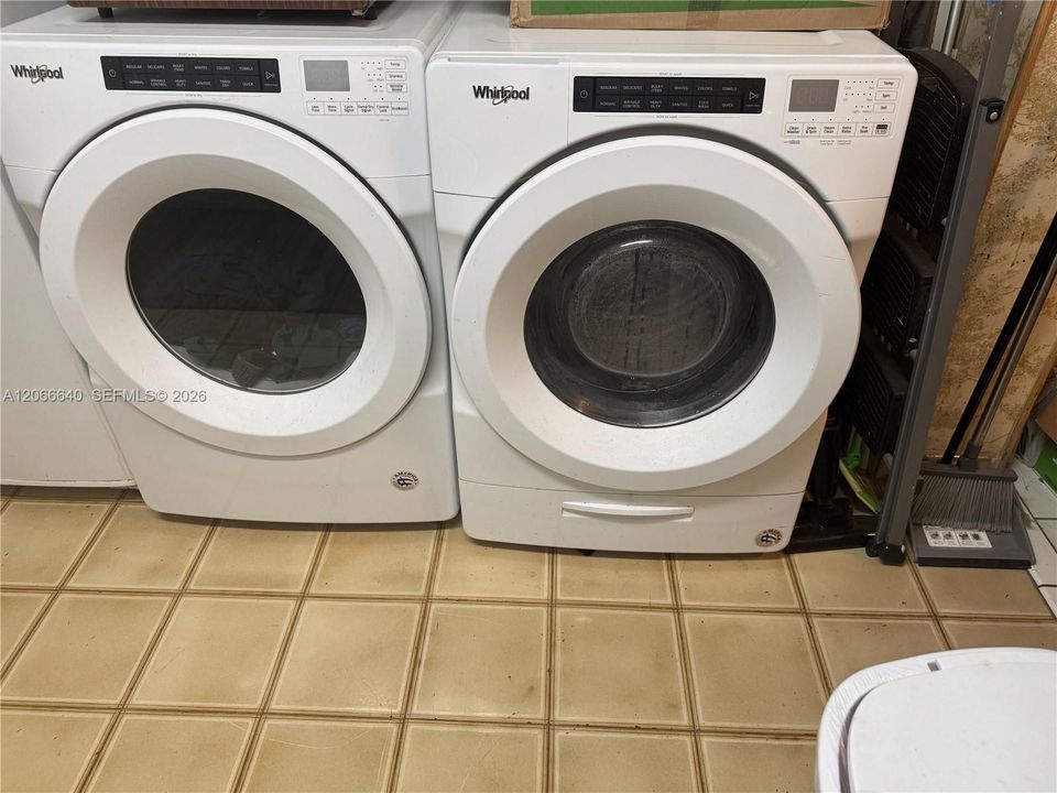 For Sale: $264,500 (2 beds, 2 baths, 1194 Square Feet)