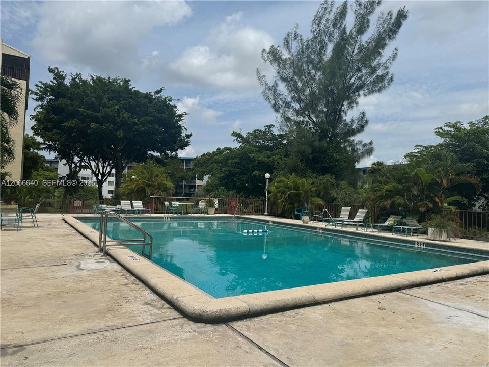 For Sale: $264,500 (2 beds, 2 baths, 1194 Square Feet)