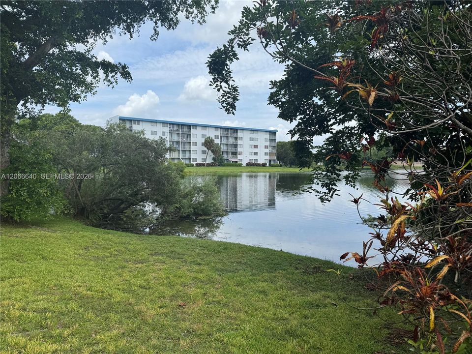 For Sale: $264,500 (2 beds, 2 baths, 1194 Square Feet)