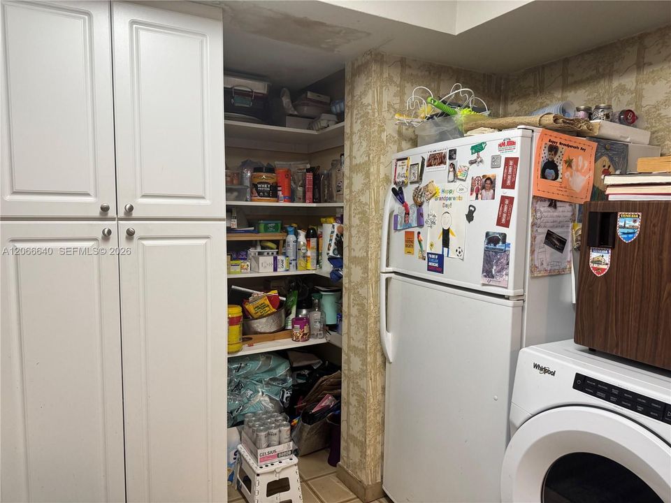 For Sale: $264,500 (2 beds, 2 baths, 1194 Square Feet)