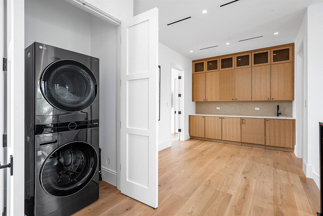 Upper Level Laundry Area