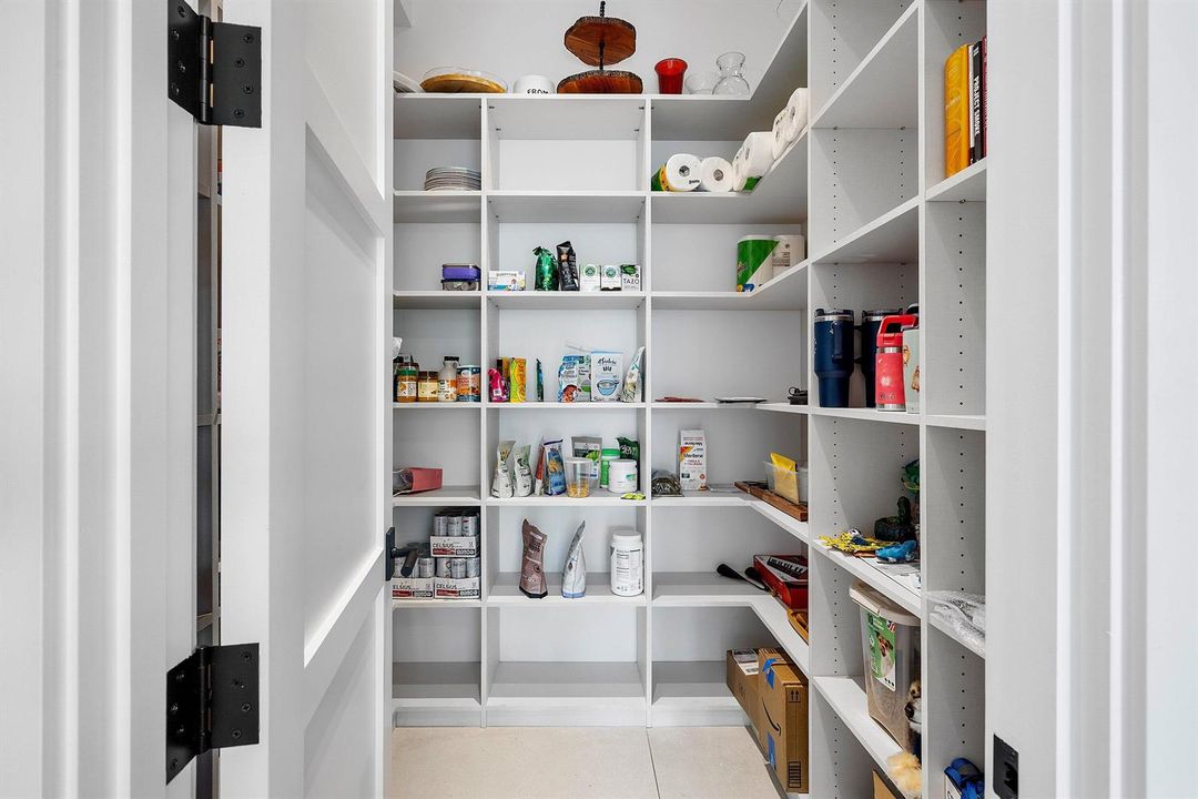Walk in pantry
